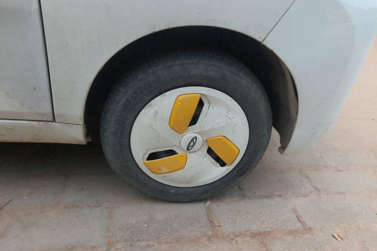 Used Chery QQ Ice Cream 2022 170km Sundae Phosphate Lithium-Ion Exterior 1