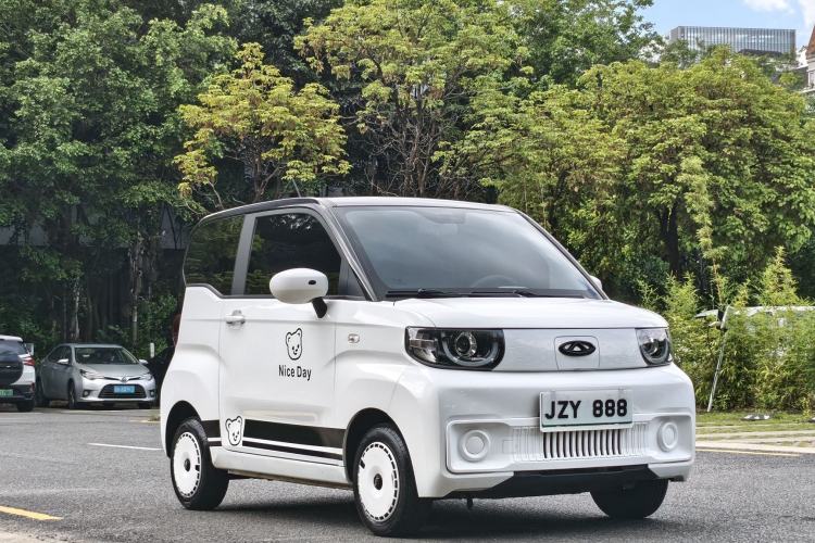 Used Chery QQ Ice Cream 2022 170km Sundae Phosphate Lithium-Ion Exterior 2