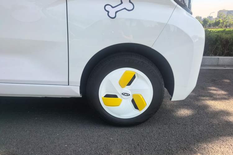 Used Chery QQ Ice Cream 2022 170km Sundae Phosphate Lithium-Ion Exterior 2