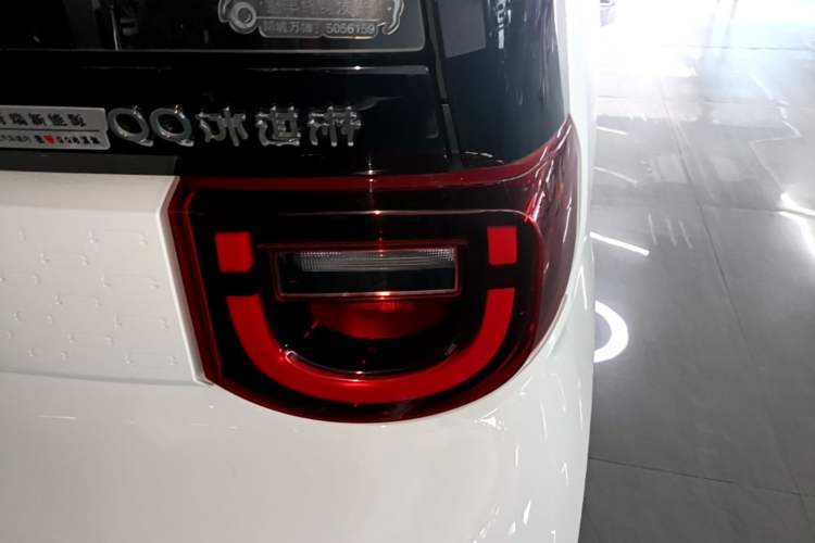 Used Chery QQ Ice Cream 2022 170km Sundae Phosphate Lithium-Ion Exterior 3