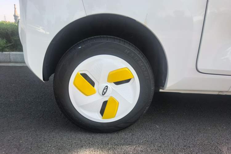 Used Chery QQ Ice Cream 2022 170km Sundae Phosphate Lithium-Ion Exterior 3