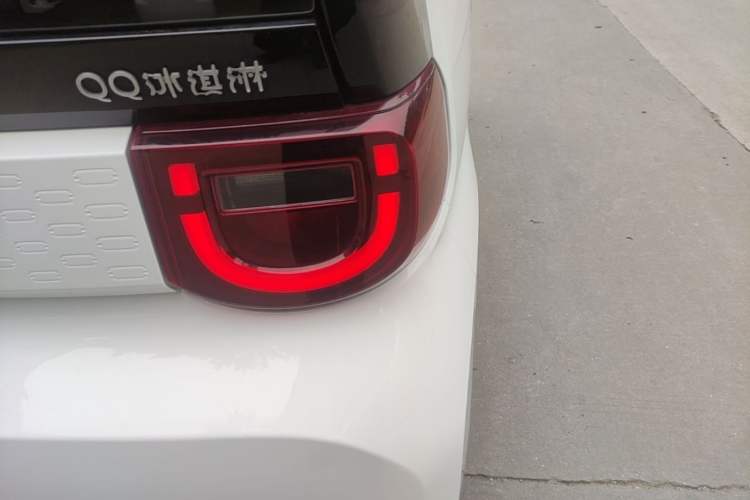 Used Chery QQ Ice Cream 2022 120km Conical Shape Lithium Iron Phosphate Exterior 3