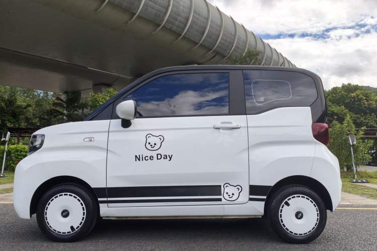 Used Chery QQ Ice Cream 2022 170km Sundae Phosphate Lithium-Ion Exterior 4