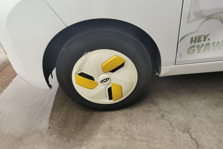Used Chery QQ Ice Cream 2022 170km Sundae Phosphate Lithium-Ion Exterior 4