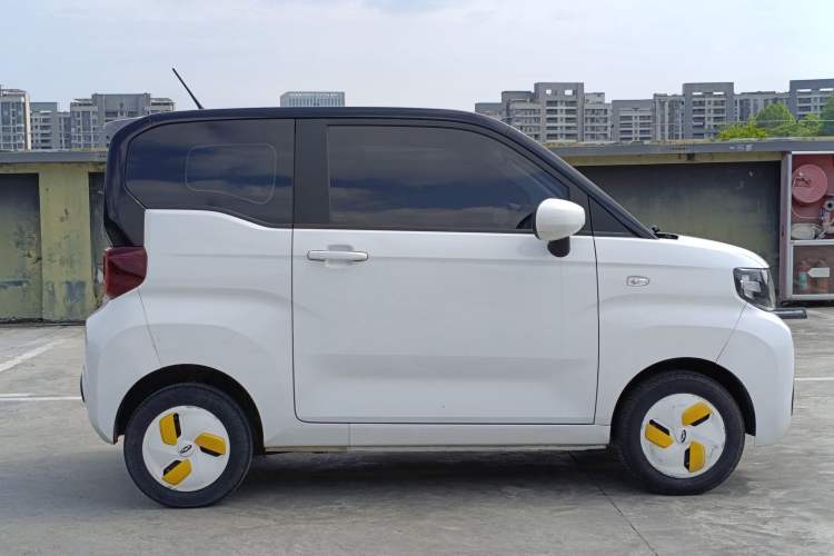 Used Chery QQ Ice Cream 2022 170km Sundae Phosphate Lithium-Ion Exterior 5