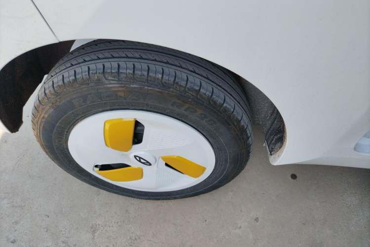 Used Chery QQ Ice Cream 2022 170km Sundae Phosphate Lithium-Ion Exterior 5