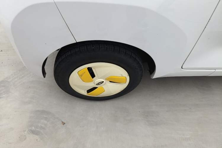 Used Chery QQ Ice Cream 2022 170km Sundae Phosphate Lithium-Ion Exterior 5