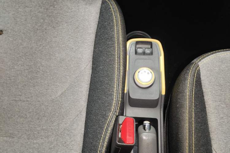 Used Chery QQ Ice Cream 2022 170km Sundae Phosphate Lithium-Ion Gear Lever