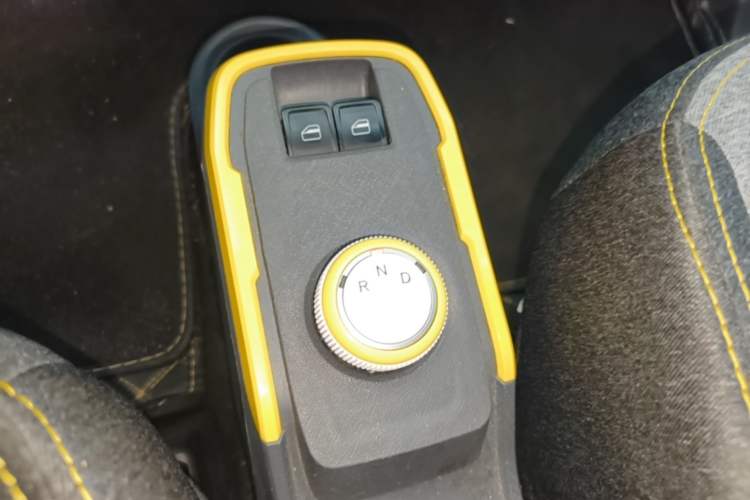 Used Chery QQ Ice Cream 2022 170km Sundae Phosphate Lithium-Ion Gear Lever