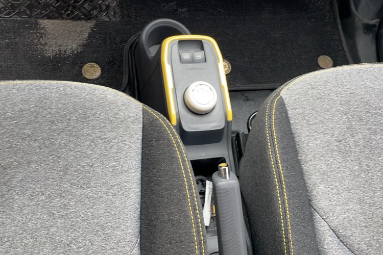 Used Chery QQ Ice Cream 2022 170km Sundae Phosphate Lithium-Ion Gear Lever