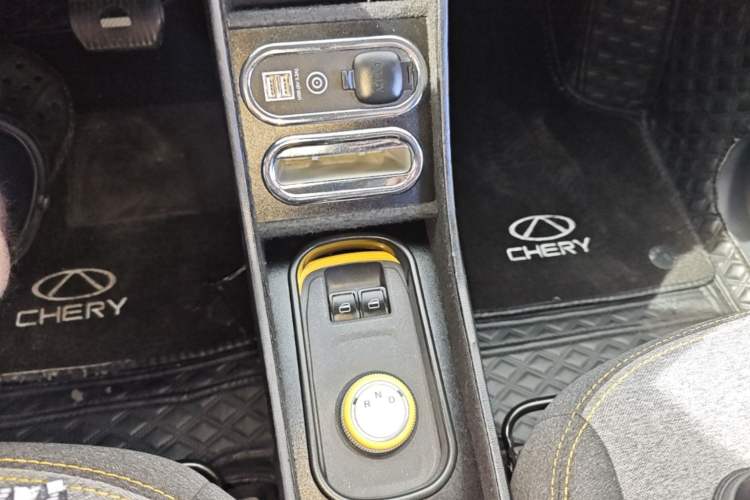 Used Chery QQ Ice Cream 2022 170km Sundae Phosphate Lithium-Ion Gear Lever