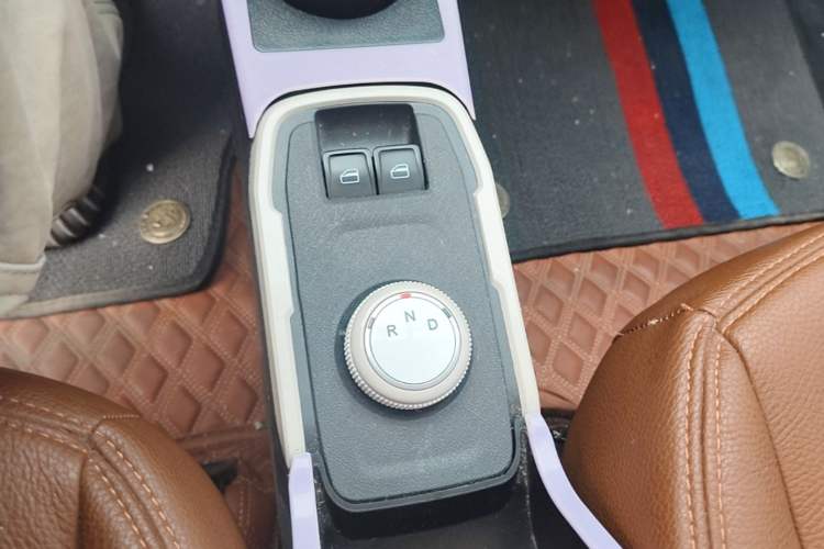 Used Chery QQ Ice Cream 2022 170km Sundae Phosphate Lithium-Ion Gear Lever