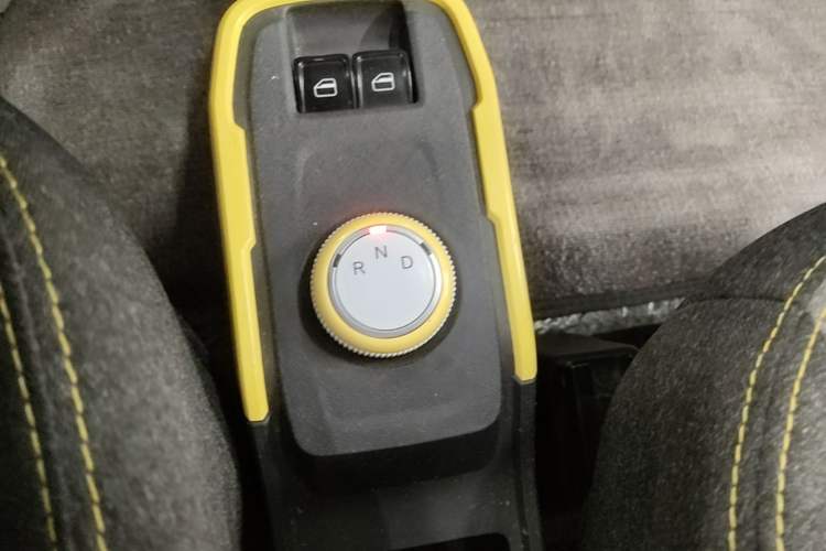 Used Chery QQ Ice Cream 2022 170km Sundae Phosphate Lithium-Ion Gear Lever