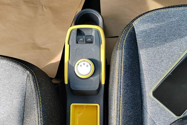 Used Chery QQ Ice Cream 2022 170km Sundae Phosphate Lithium-Ion Gear Lever