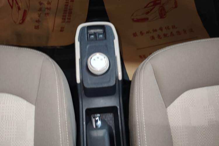 Used Chery QQ Ice Cream 2022 170km Sundae Phosphate Lithium-Ion Gear Lever