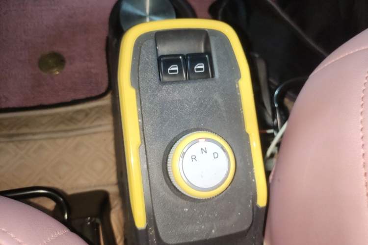 Used Chery QQ Ice Cream 2022 170km Sundae Phosphate Lithium-Ion Gear Lever