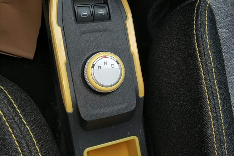 Used Chery QQ Ice Cream 2022 170km Sundae Phosphate Lithium-Ion Gear Lever