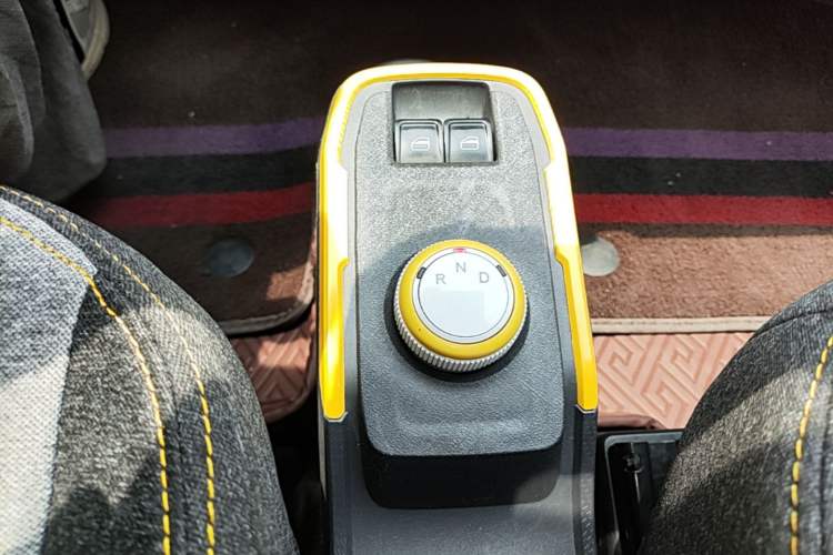 Used Chery QQ Ice Cream 2022 170km Sundae Phosphate Lithium-Ion Gear Lever