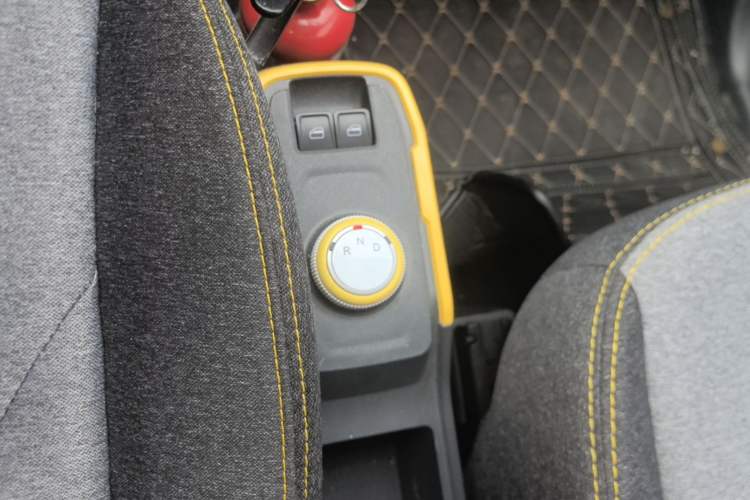 Used Chery QQ Ice Cream 2022 170km Sundae Phosphate Lithium-Ion Gear Lever