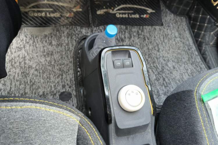 Used Chery QQ Ice Cream 2022 170km Sundae Phosphate Lithium-Ion Gear Lever