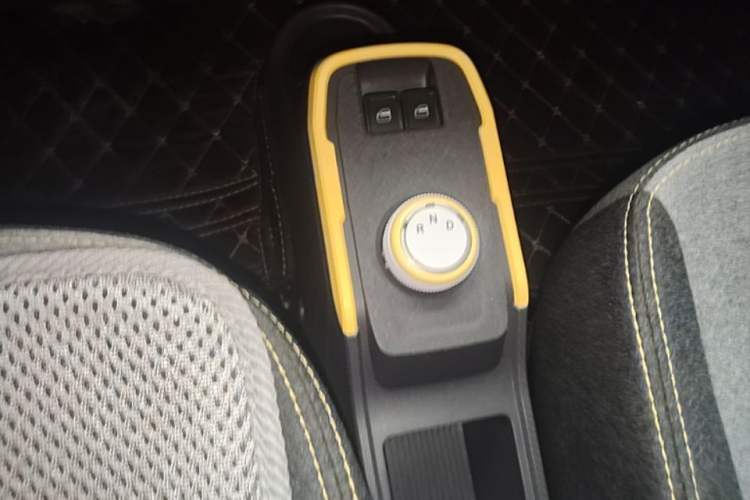 Used Chery QQ Ice Cream 2022 170km Sundae Phosphate Lithium-Ion Gear Lever