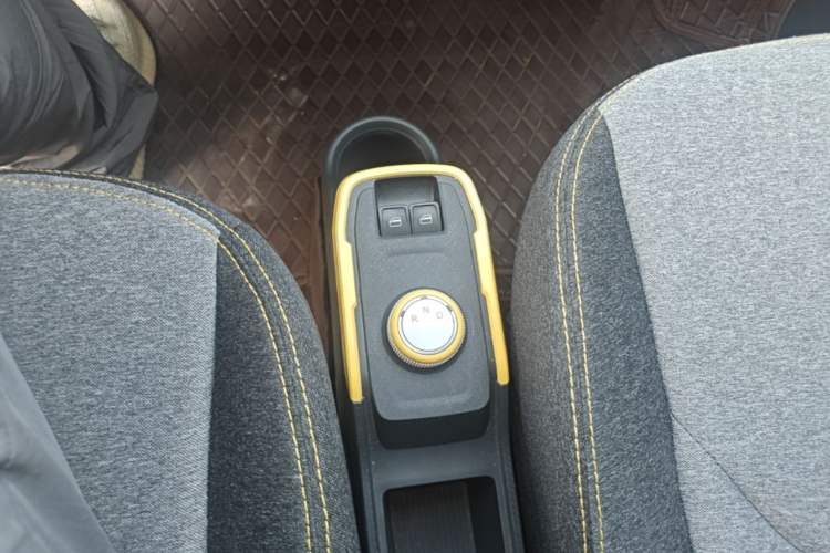 Used Chery QQ Ice Cream 2022 170km Sundae Phosphate Lithium-Ion Gear Lever