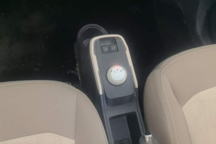 Used Chery QQ Ice Cream 2022 170km Sundae Phosphate Lithium-Ion Gear Lever