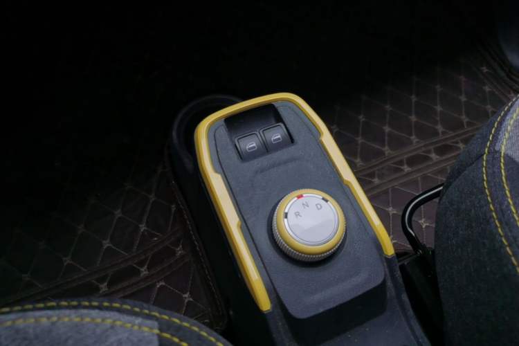 Used Chery QQ Ice Cream 2022 170km Sundae Phosphate Lithium-Ion Gear Lever