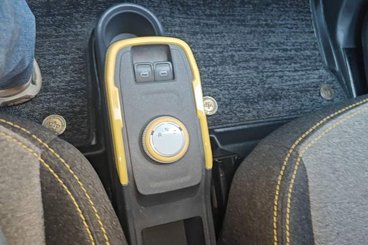 Used Chery QQ Ice Cream 2022 170km Sundae Phosphate Lithium-Ion Gear Lever