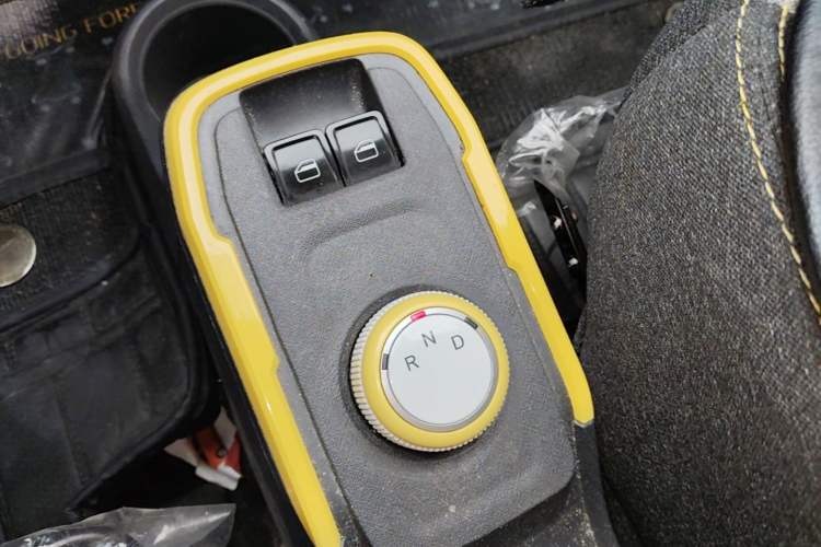 Used Chery QQ Ice Cream 2022 170km Sundae Phosphate Lithium-Ion Gear Lever