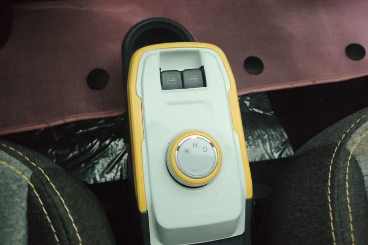 Used Chery QQ Ice Cream 2022 170km Sundae Phosphate Lithium-Ion Gear Lever
