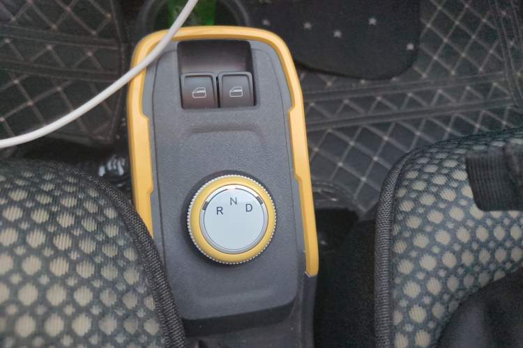 Used Chery QQ Ice Cream 2022 170km Sundae Phosphate Lithium-Ion Gear Lever