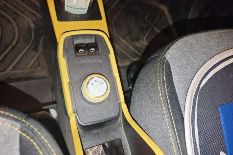 Used Chery QQ Ice Cream 2022 170km Sundae Ternary Lithium Gear Lever