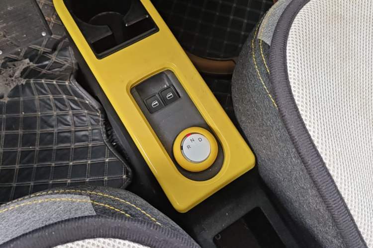 Used Chery QQ Ice Cream 2022 170km Sundae Phosphate Lithium-Ion Gear Lever