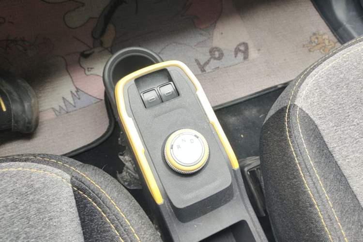 Used Chery QQ Ice Cream 2022 170km Sundae Phosphate Lithium-Ion Gear Lever