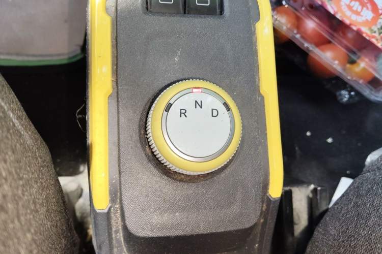 Used Chery QQ Ice Cream 2022 170km Sundae Phosphate Lithium-Ion Gear Lever