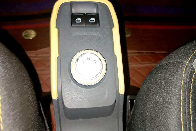 Used Chery QQ Ice Cream 2022 170km Sundae Phosphate Lithium-Ion Gear Lever