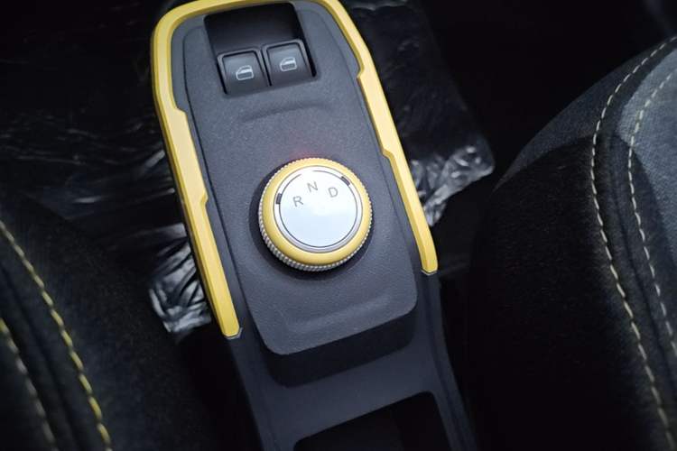 Used Chery QQ Ice Cream 2022 170km Sundae Phosphate Lithium-Ion Gear Lever