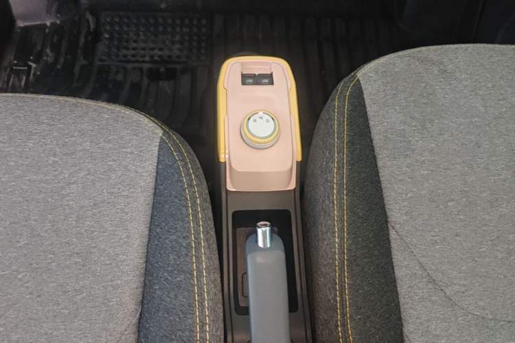 Used Chery QQ Ice Cream 2022 170km Sundae Phosphate Lithium-Ion Gear Lever