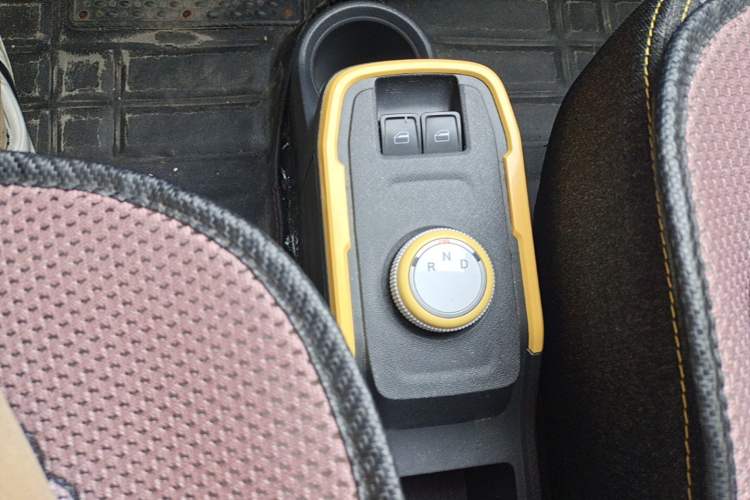 Used Chery QQ Ice Cream 2022 170km Sundae Phosphate Lithium-Ion Gear Lever