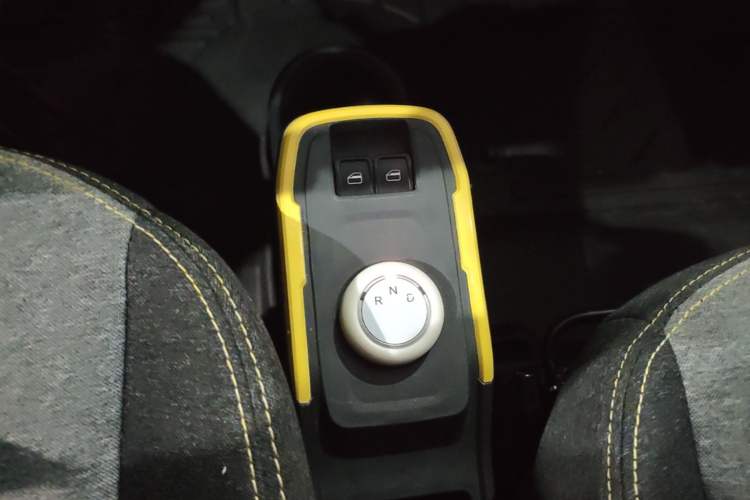Used Chery QQ Ice Cream 2022 170km Sundae Phosphate Lithium-Ion Gear Lever