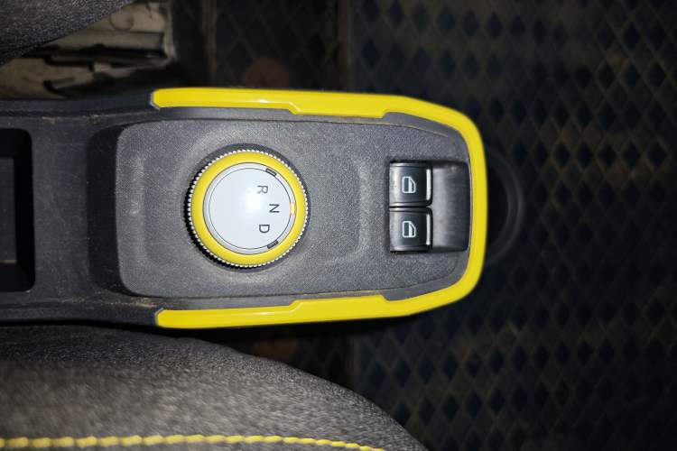 Used Chery QQ Ice Cream 2022 170km Sundae Phosphate Lithium-Ion Gear Lever