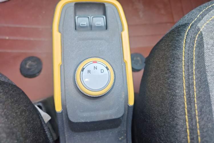 Used Chery QQ Ice Cream 2022 170km Sundae Phosphate Lithium-Ion Gear Lever