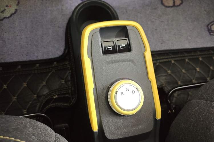 Used Chery QQ Ice Cream 2022 170km Sundae Phosphate Lithium-Ion Gear Lever