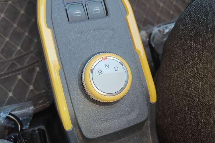 Used Chery QQ Ice Cream 2022 120km Conical Shape Lithium Iron Phosphate Gear Lever