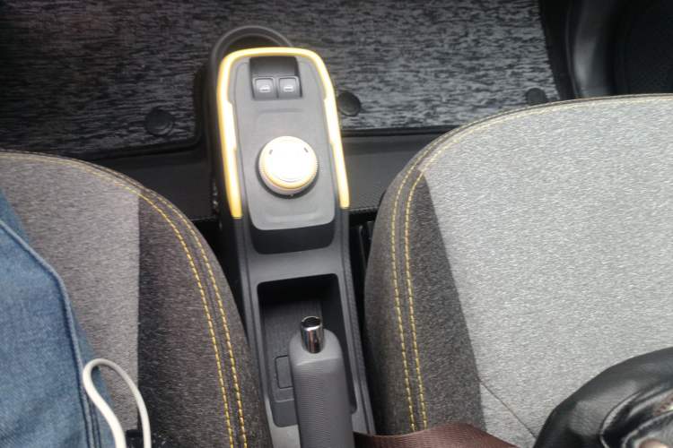 Used Chery QQ Ice Cream 2022 170km Sundae Phosphate Lithium-Ion Gear Lever