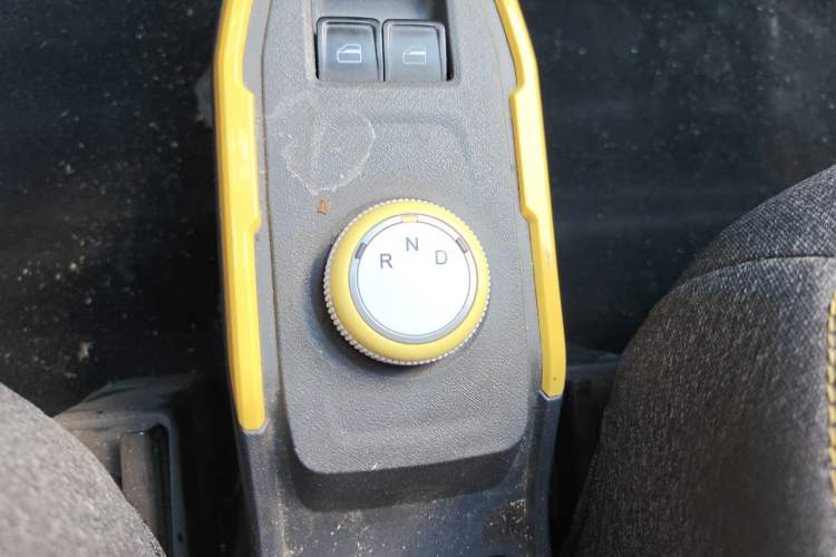 Used Chery QQ Ice Cream 2022 170km Sundae Phosphate Lithium-Ion Gear Lever