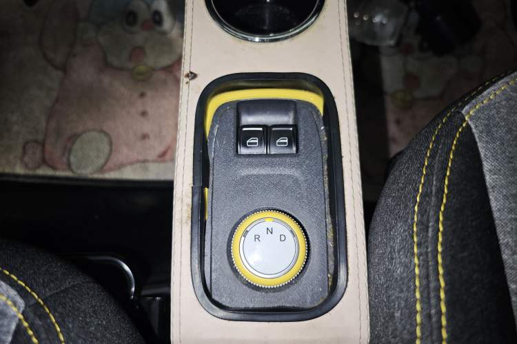 Used Chery QQ Ice Cream 2022 170km Sundae Phosphate Lithium-Ion Gear Lever