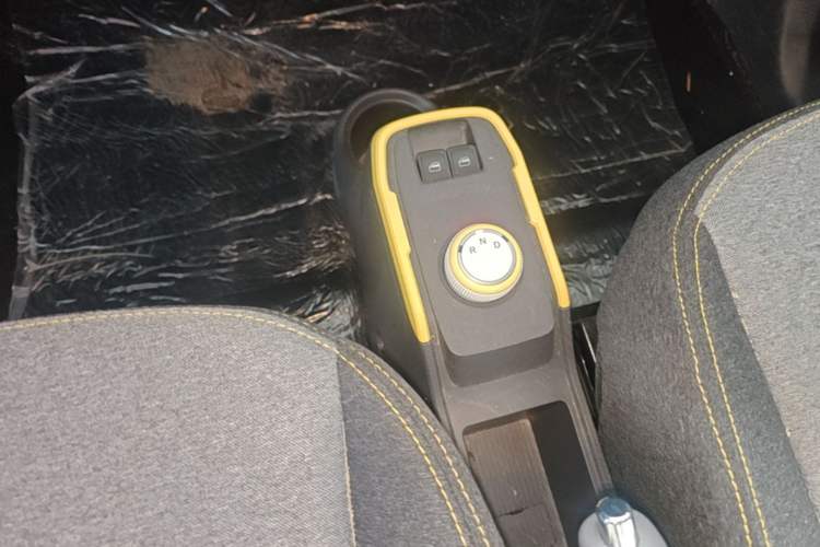 Used Chery QQ Ice Cream 2022 170km Sundae Phosphate Lithium-Ion Gear Lever