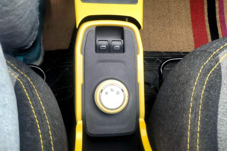 Used Chery QQ Ice Cream 2022 170km Sundae Phosphate Lithium-Ion Gear Lever